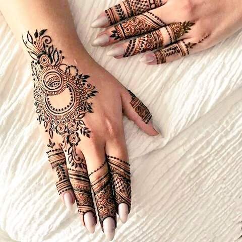 Henna Designer Oman – Perfect place for henna and mehandi art.