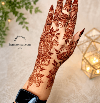 Party and event henna in Muscat, Oman - floral Arabic mehndi on hand